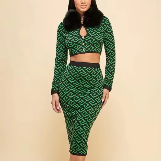 Women's Stylish Green Geometric Two - Piece Outfit - Faux Fur Collar, Long Sleeves, Perfect For Party