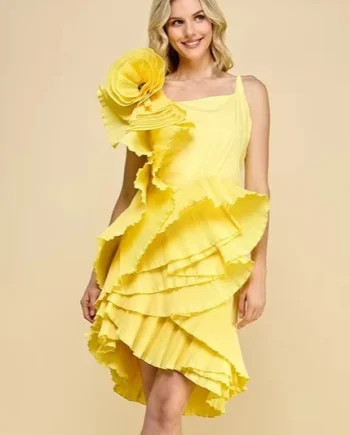 A Lady's Elegant And Bright High-waisted Slip Dress Featuring Heavy Pleated Ruffle Leaf Decorations And Large Flower Patterns.